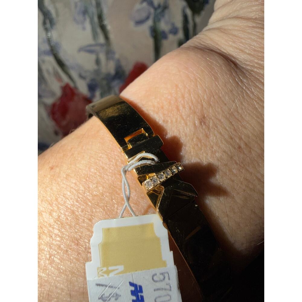 NWT Michael Kors MK Twist Lock Gold Tone Rhinestone Bangle Bracelet - Picture 4 of 12